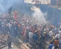 वाराणसी के मणिकर्णिकाघाट पर जलती चिताओं के बीच खेली गई चिता भस्म की होली