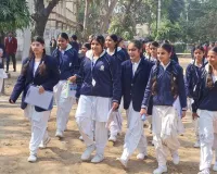 मुजफ्फरनगर: सीबीएसई की परीक्षाएं शुरू, गणित के सवालों में उलझे हाईस्कूल के छात्र; आज से शुरू होगा यूपी बोर्ड का 'महाकुंभ'