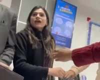 ठाकुर हूँ साले, बैंक कर्मचारी ने ग्राहक को दी गालियाँ, वीडियो हुआ वायरल