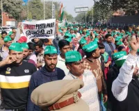 नोएडा के डूब क्षेत्र में बिजली कनेक्शन की मांग को लेकर किसानों का जोरदार प्रदर्शन