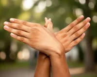 वायु दोष के असंतुलन में असरदार गरुड़ मुद्रा, मूड स्विंग्स और चिड़चिड़ापन होता है कम