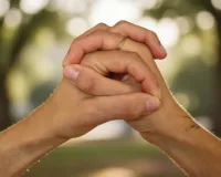 तनाव और बेचैनी को कम करती है ग्रंथित मुद्रा, दिमाग को मिलता है आराम 