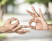 तनाव, चिंता और हाई ब्लड प्रेशर पर कंट्रोल, धर्मचक्र मुद्रा दिल‑दिमाग को बनाए स्वस्थ