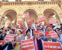 यूपी विधानमंडल बजट सत्र: सपा का प्रदर्शन, भाजपा सरकार के खिलाफ नारेबाजी