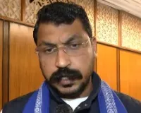 सावरकर को भारत रत्न की मांग पर गरमाई सियासत, विपक्षी नेताओं ने दिए जवाब