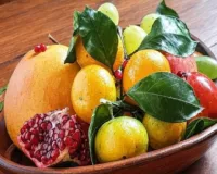 क्या मधुमेह में फल खाने से भी बढ़ रहा है शुगर का स्तर? जानें कौन से फल है अमृत