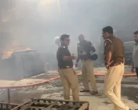 गाजियाबाद: औद्योगिक साहिबाबाद की दो फैक्ट्रियों में लगी आग, 10 दमकल गाड़ियों की मदद से पाया गया काबू