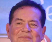 सूजन की शिकायत के बाद लीलावती अस्पताल में भर्ती सलीम खान, शूटिंग छोड़ पिता को देखने पहुंचे सलमान खान