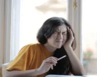 एक पल का गुस्सा बिगाड़ सकता है सेहत, आयुर्वेद से जानें क्रोध प्रबंधन के आसान उपाय 