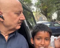 बच्चों के साथ अनुपम खेर की मुलाकात बनी सोशल मीडिया पर चर्चा का विषय, फैंस कर रहे तारीफ 
