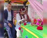बिजनौर: लग्जरी कारों की जगह 'ट्रैक्टर' पर सवार होकर दुल्हन लेने पहुंचा दूल्हा, सादगी और किसान संस्कृति ने जीता सबका दिल