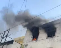 गाजियाबाद: प्लास्टिक फैक्ट्री में लगी भीषण आग, फायर ब्रिगेड ने पाया काबू