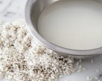 झड़ते और रूखे बालों के लिए वरदान है चावल का पानी, रूखेपन से मिलेगा छुटकारा 