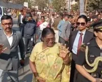 राष्ट्रपति की सादगी ने जीता जमशेदपुर का दिल: प्रोटोकॉल तोड़ बच्चों से मिलने रुकीं द्रौपदी मुर्मू, बीच रास्ते रुकवाया काफिला
