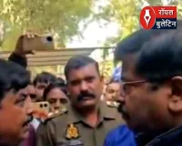 सीतापुर: रामपुर मथुरा थाने में धरने पर BJP विधायक ज्ञान तिवारी, कार्यकर्ताओं के उत्पीड़न का आरोप!