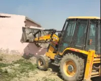 ग्रेटर नोएडा प्राधिकरण ने बिसरख में अवैध निर्माण ध्वस्त कर 30 हजार वर्ग मीटर जमीन मुक्त कराई