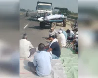दिल्ली-देहरादून इकोनॉमिक कॉरिडोर पर किसानों का फूटा गुस्सा, मुज़फ्फरनगर के बिराल में अनिश्चितकालीन धरना शुरू