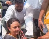 लखनऊ: कांग्रेस का विधानसभा घेराव, पुलिस में झड़प, 300 से ज्यादा हाउस अरेस्ट