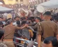 वाराणसी: पुलिस ने बटुक को थप्पड़ जड़कर बाल खींचे; कवरेज कर रही महिला पत्रकार और मीडियाकर्मियों से भी बदतमीजी