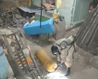 Indore Gas Leak: इंदौर में सिलेंडर काटते ही फैली जहरीली गैस, 100 मीटर तक मची अफरा तफरी, दो आरोपी हिरासत में