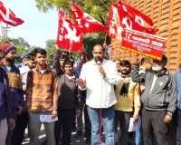 नोएडा: ट्रेड यूनियनों ने 12 फरवरी की हड़ताल को सफल बनाने के लिए नुक्कड़ सभा, रैली और नाटक किए आयोजित