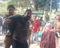 कानपुर में जमीन विवाद में दो सगे भाइयों ने कलेक्ट्रेट में किया आत्मदाह का प्रयास; पुलिस ने समय रहते बचाया