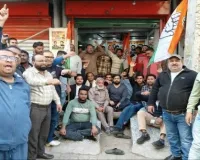 मुरादाबाद: मनरेगा समाप्ति के विरोध में कांग्रेस का जोरदार प्रदर्शन, लखनऊ कूच रोकने पर कैंप कार्यालय पर धरना