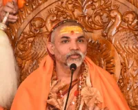 काशी से शंकराचार्य का बड़ा बयान: “योगी खलीफा जैसे हैं, CM या महंत—एक पद छोड़ें”