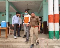 इटावा में 'मुन्नाभाई' गिरफ्तार: छोटे भाई की जगह बोर्ड परीक्षा दे रहा बड़ा भाई चढ़ा पुलिस के हत्थे