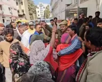 थाने के बाहर एंबुलेंस में एक घंटे तक तड़पता रहा घायल युवक, मौत