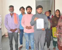 शामली में युवक ने पुलिस पर आरोपियों के खिलाफ कार्रवाई न करने का लगाया आरोप, मंडी में मिली गोली मारने की धमकी