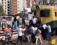 युवा कांग्रेस अध्यक्ष उदय भानु चिब की गिरफ्तारी के विरोध में यूथ कांग्रेस का हल्ला बोल..दिल्ली में रेल रोकी, देशभर में प्रदर्शन