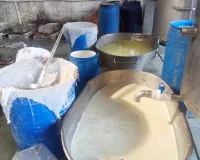 शामली में अवैध पनीर फैक्ट्री का भंडाफोड़, नकली दूध और केमिकल बरामद