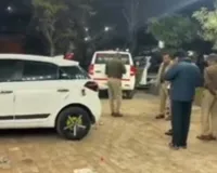 शराब ठेके पर ताबड़तोड़ फायरिंग, रिकवरी एजेंट के हाथ में लगी गोली