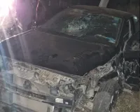 मेरठ-बड़ौत रोड पर डंपर की टक्कर से कार सवार बाल-बाल बचे, बजरंग दल ने लगाया जाम