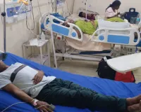 बिहार में तमिलनाडु के पर्यटकों से भरी ट्रैवलर ने ट्रक में मारी टक्कर, एक की मौत, 19 घायल