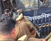 लखनऊ में UGC एक्ट 2026 के समर्थन में निकले छात्रों पर पुलिस का एक्शन..प्रदर्शनकारियों को पुलिस ने 2KM तक खदेड़ा