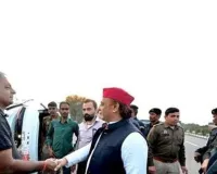 फिरोजाबाद: सफारी पलटने से 10 साल का बच्चा लहूलुहान, अखिलेश यादव ने दिखाई दरियादिली, मौके पर ही रोकी गाड़ियां