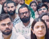 वृंदावन पहुंचे विराट-अनुष्का: प्रेमानंद महाराज के चरणों में बैठे नजर आए 'विरुष्का', सादगी देख फैंस हुए गदगद