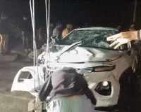 मथुरा दर्दनाक हादसा: नहर में गिरी कार, 2 लॉ स्टूडेंट समेत 4 की मौत; क्रेन से निकाली गई लाशें