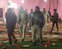 बाराबंकी - शादी में हंगामा: सेल्फी पर भड़का दूल्हा, स्टेज पर दुल्हन को मारी लात..ससुर को पीटा