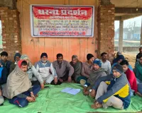 बिजनौर: मार्ग निर्माण नहीं होने से नाराज ग्रामीणों ने मंदिर प्रांगण में शुरू किया धरना प्रदर्शन
