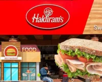 'हल्दीराम' पर छापा, 1 क्विंटल एक्सपायर्ड मिठाई नष्ट, 55 लाख से अधिक की सामग्री जब्त; विभाग ने लैब भेजे नमूने