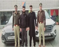 मेरठ पुलिस ने स्टंटबाजी और लापरवाही से वाहन चलाने वाले दो युवकों को किया गिरफ्तार