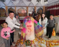 नोएडा: महाशिवरात्रि पर सेक्टर-11 में उमड़ा श्रद्धा का सैलाब, 'बाबा बर्फानी' के अलौकिक दर्शन कर निहाल हुए श्रद्धालु