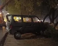 नोएडा एक्सप्रेस-वे पर तेज रफ्तार का कहर: तीन गाड़ियां टकराईं, महिला की मौत