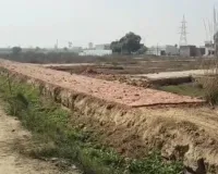 शामली में रजवाहे  की पटरी पर अवैध खड़जा  निर्माण के मामले में हरकत में आया सिंचाई विभाग, काम करवाया बंद