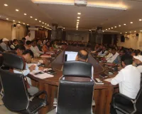 मेरठ में जिलाधिकारी की अध्यक्षता में आईजीआरएस समीक्षा बैठक, लंबित शिकायतों के त्वरित निस्तारण के निर्देश