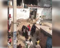 मुजफ्फरनगर में सड़क पर पानी डालने को लेकर दो पक्षों में खूनी संघर्ष, घर में घुसकर लाठी-डंडों से हमला, वीडियो वायरल