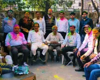 मुजफ्फरनगर में खतौली तहसील परिसर में अधिवक्ताओं ने उड़ाया गुलाल, फागुनी गीतों पर जमकर थिरके वकील